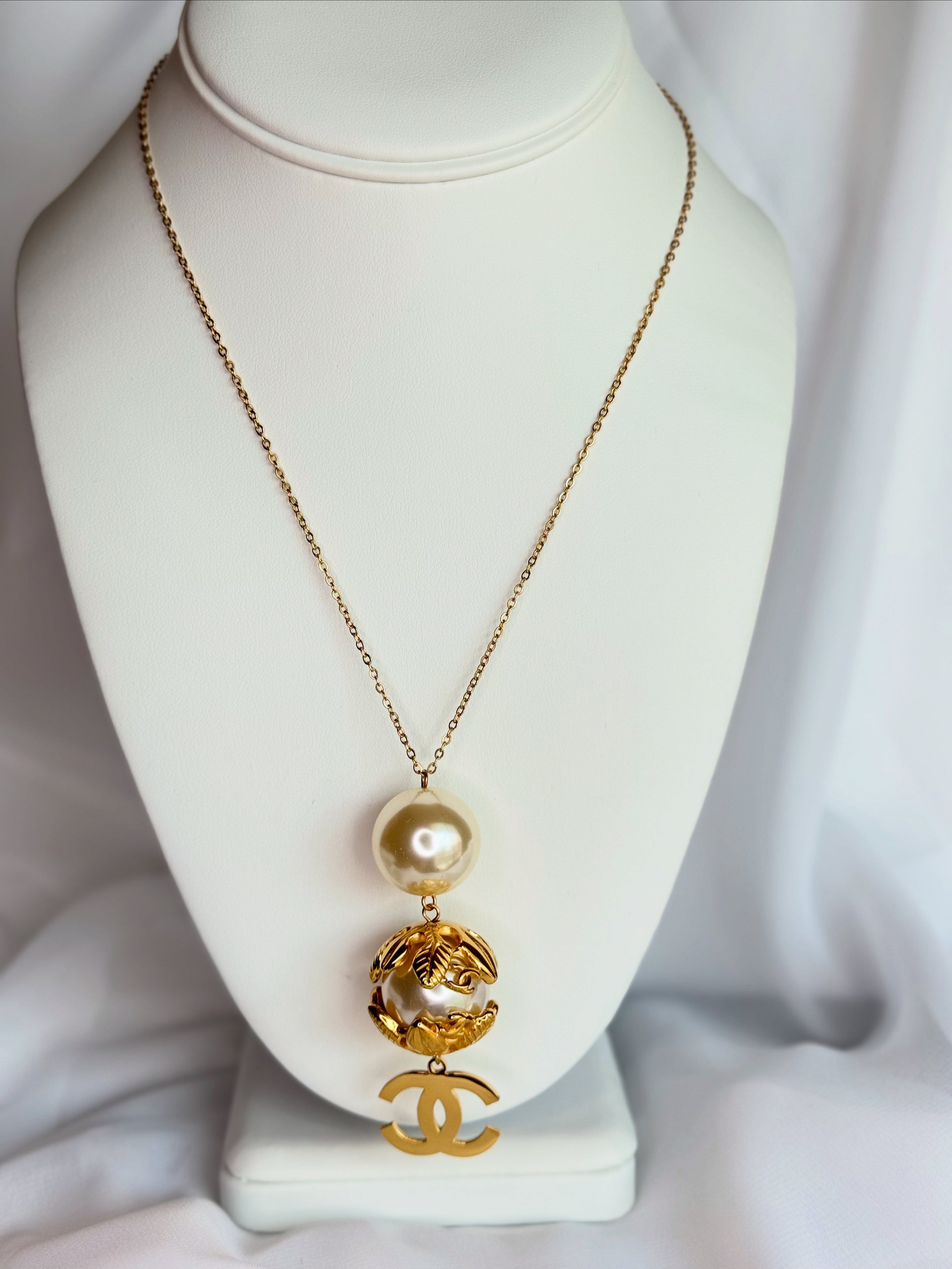 Gold Chanel Pearl Pendant Necklace
