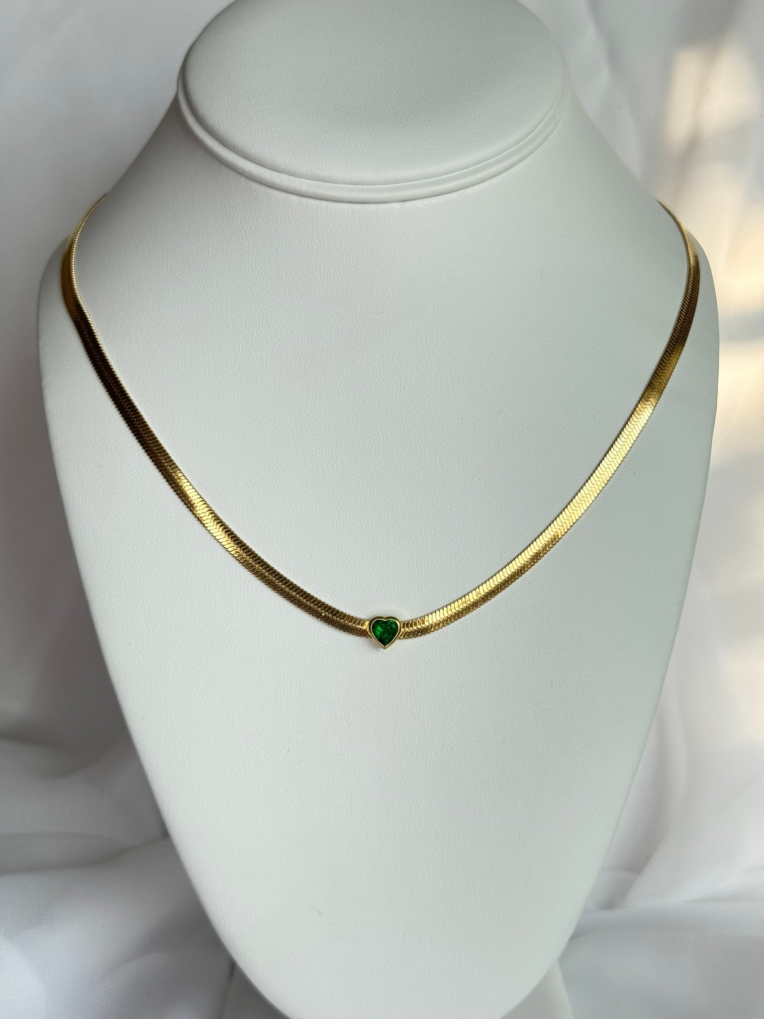 Gold Elegant Emerald Heart Choker