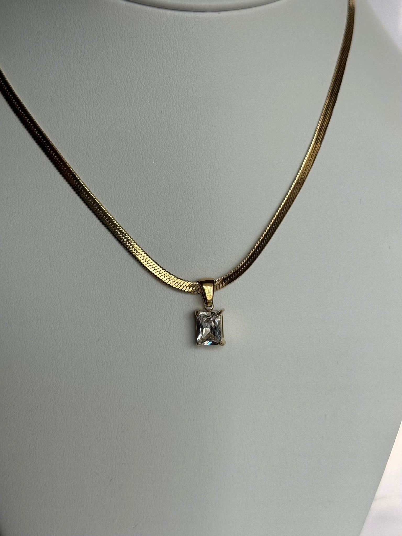 Gold Single Zirconia Pendant Necklace