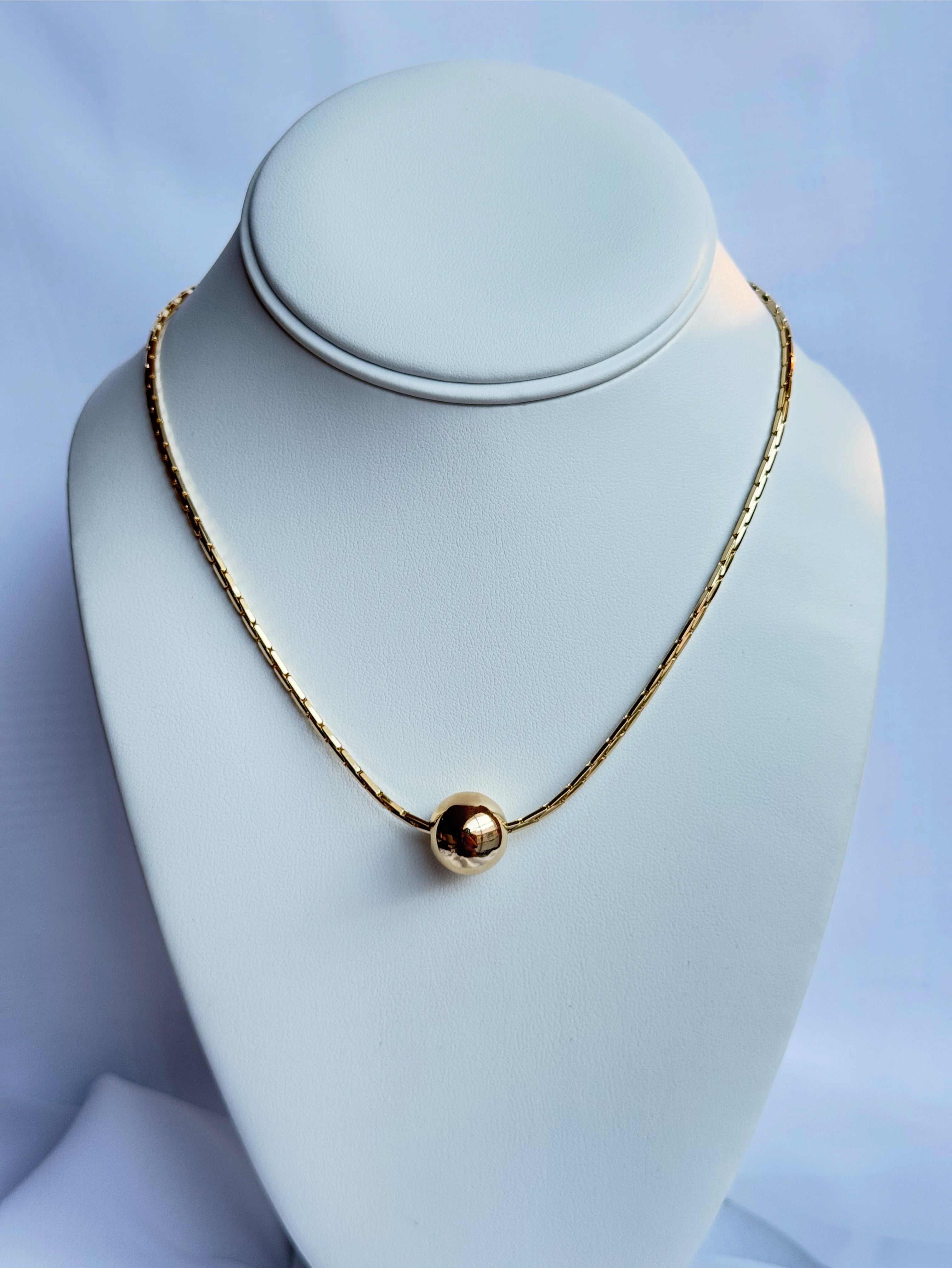 Elegant Gold Bead Pendant Short Necklace
